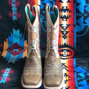 Women’s Ariat boots